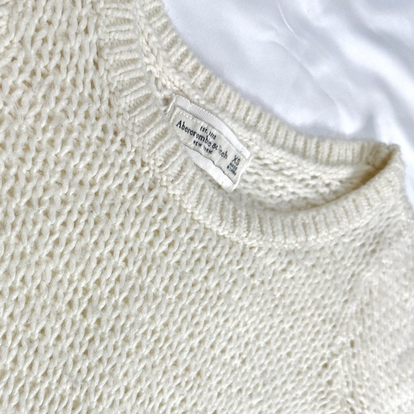 Abercrombie and Fitch Wool Blend Cropped Knit Sweater - Ivory/Cream - XS - Picture 7 of 12
